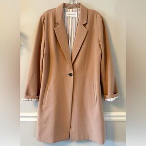 Cupcakes and Cashmere - Like New Classic Tan Women's Coat - Size Medium